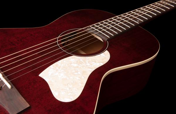 Buy Art et lutherie Roadhouse Parlor A/E - tennessee red - Euroguitar